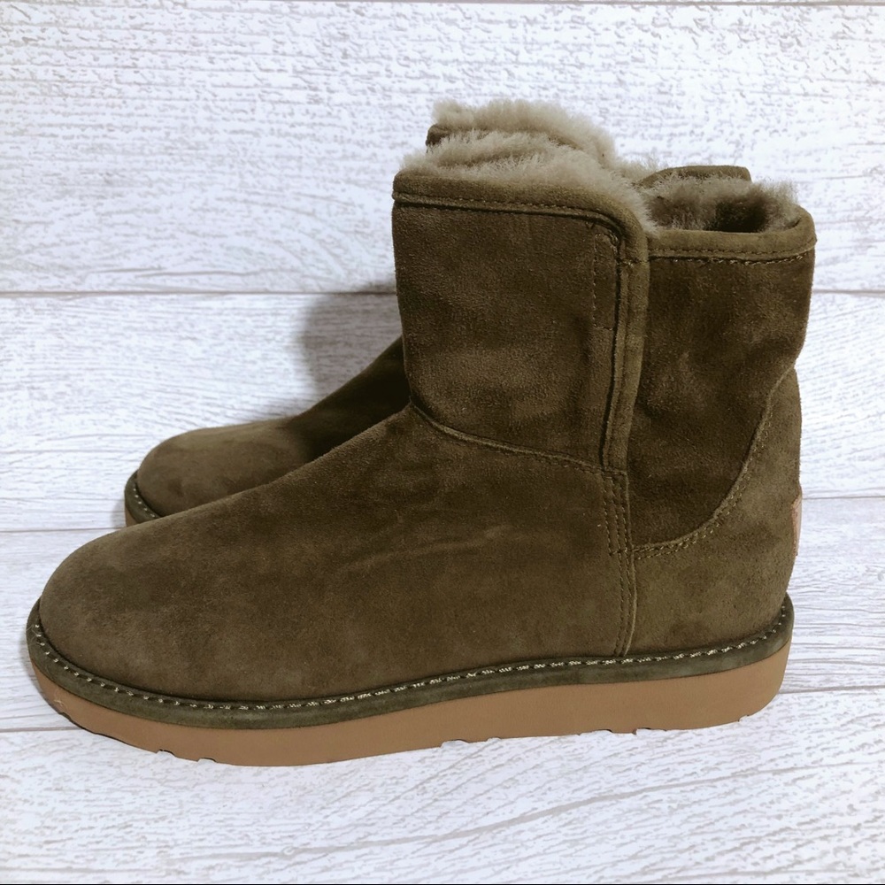 UGG Abree mini NWT
